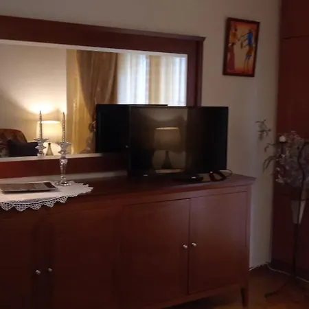 Steve's House & Eldi Apartament *