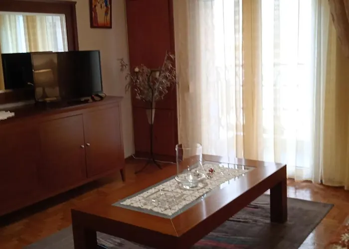 Steve's House & Eldi * Edessa